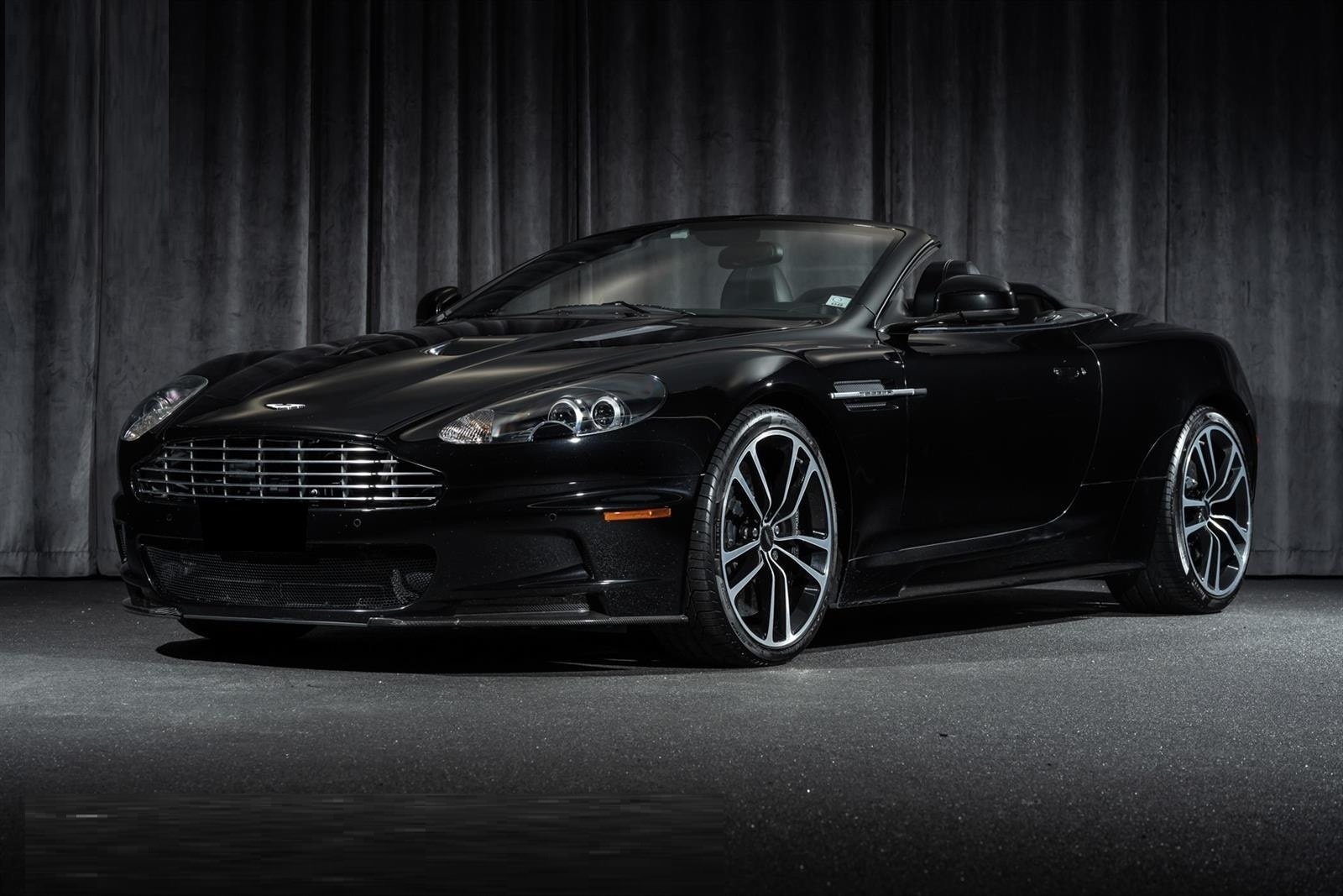 Aston Martin DBS Volante